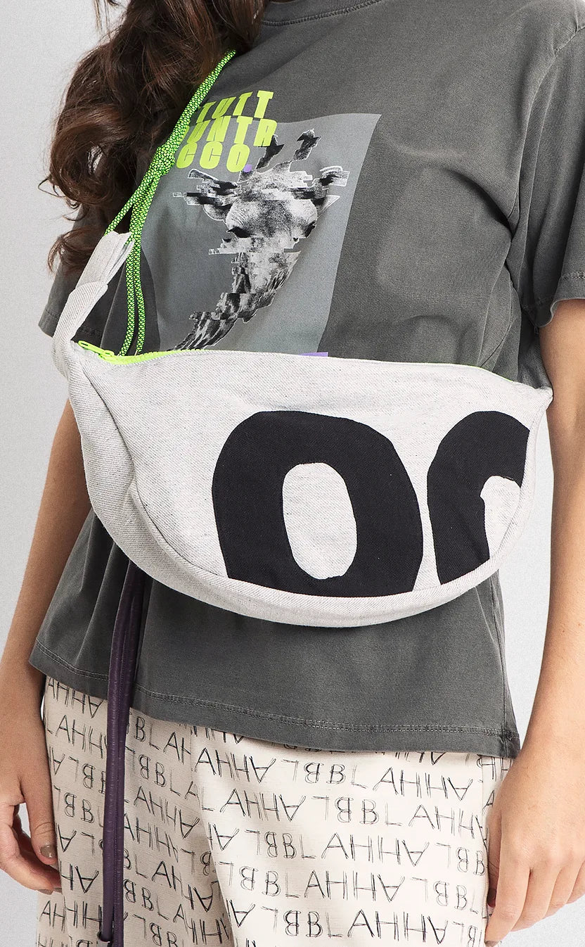 Bolsa Quase Poesia, crossbody, cinza – foto 2