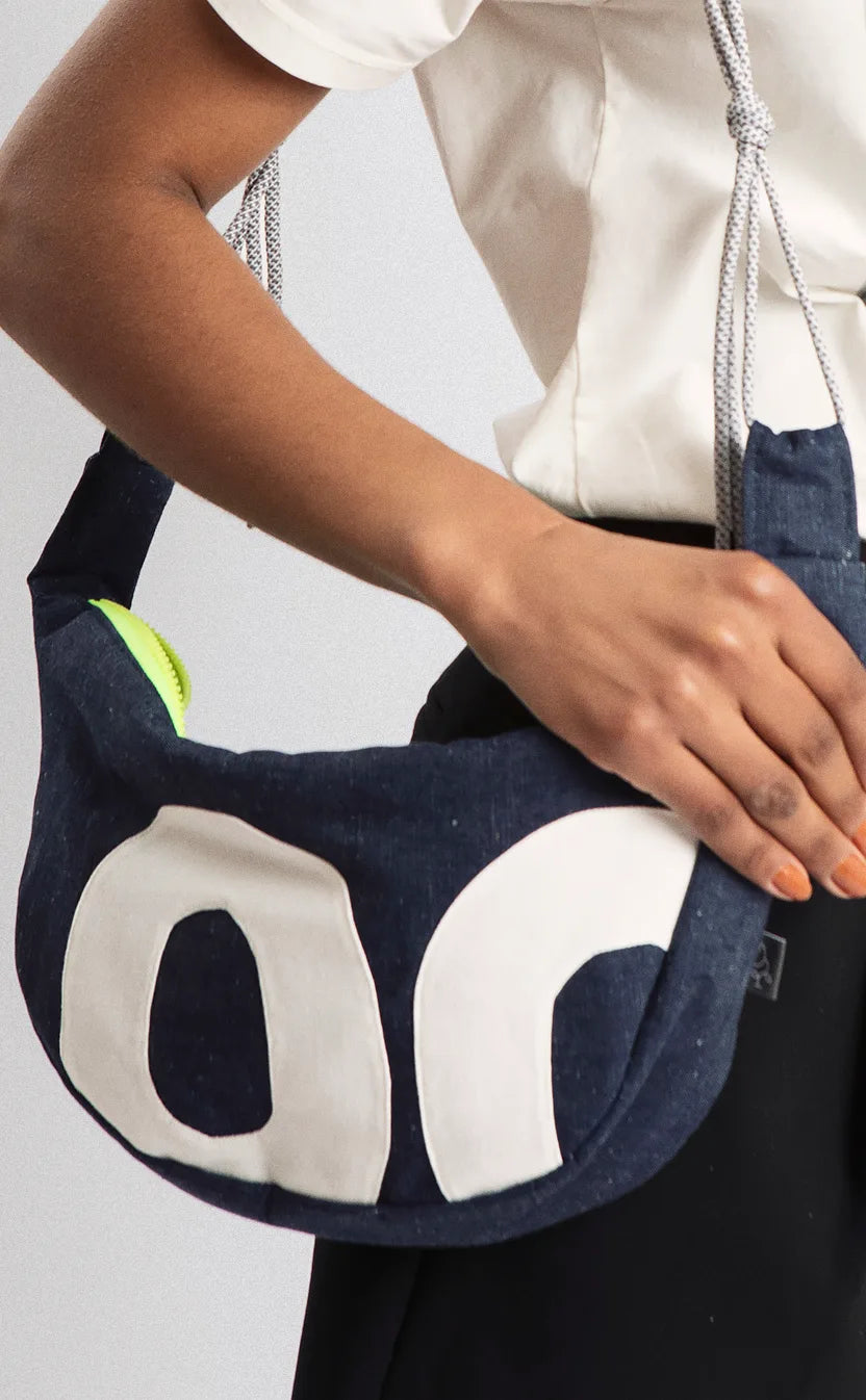 Bolsa Quase Poesia, crossbody, jeans – foto 4
