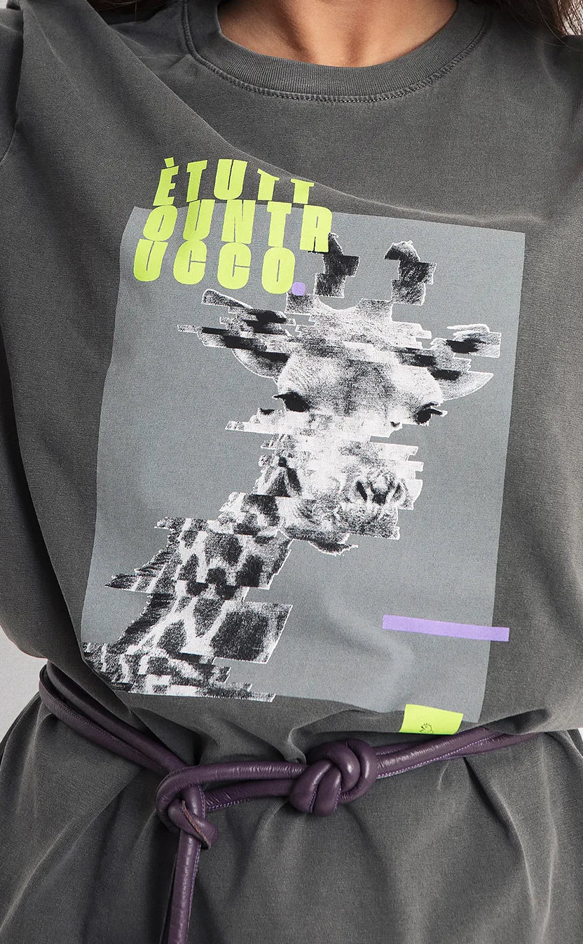 Camiseta È Tutto un Trucco – foto 4