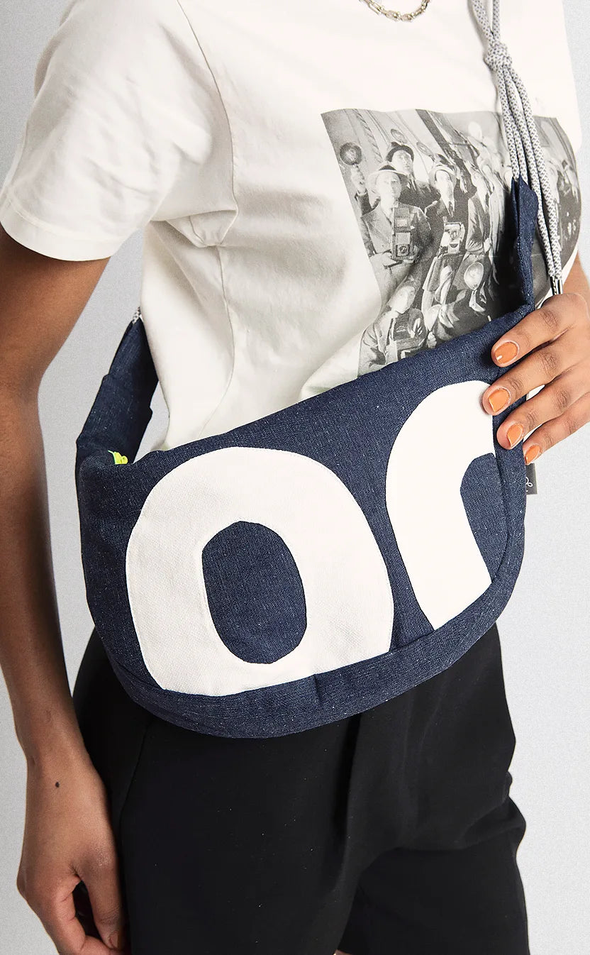 Bolsa Quase Poesia, crossbody, jeans – foto 2
